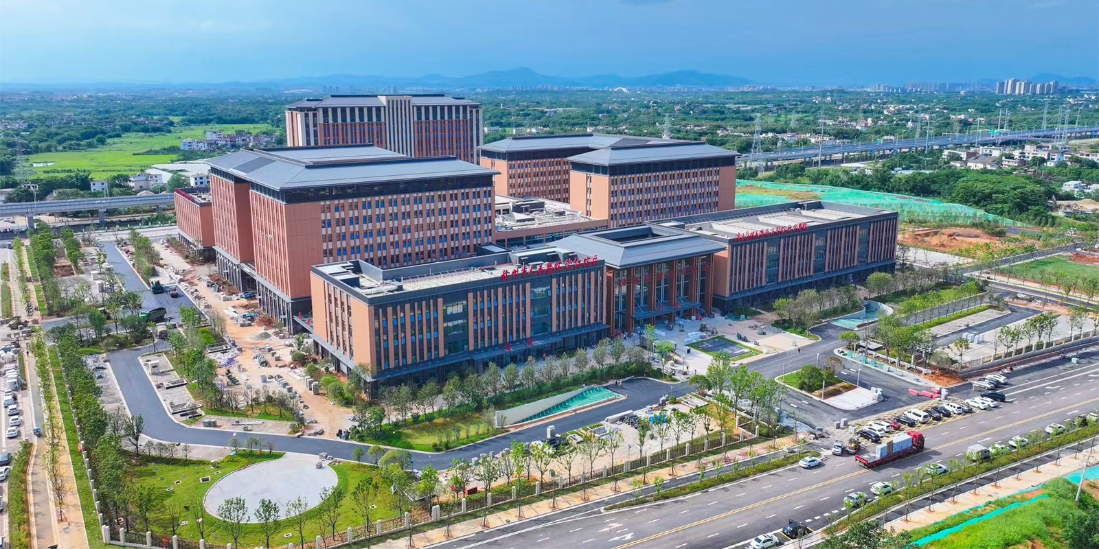 1761009636581816.jpg 赣州市人民医院